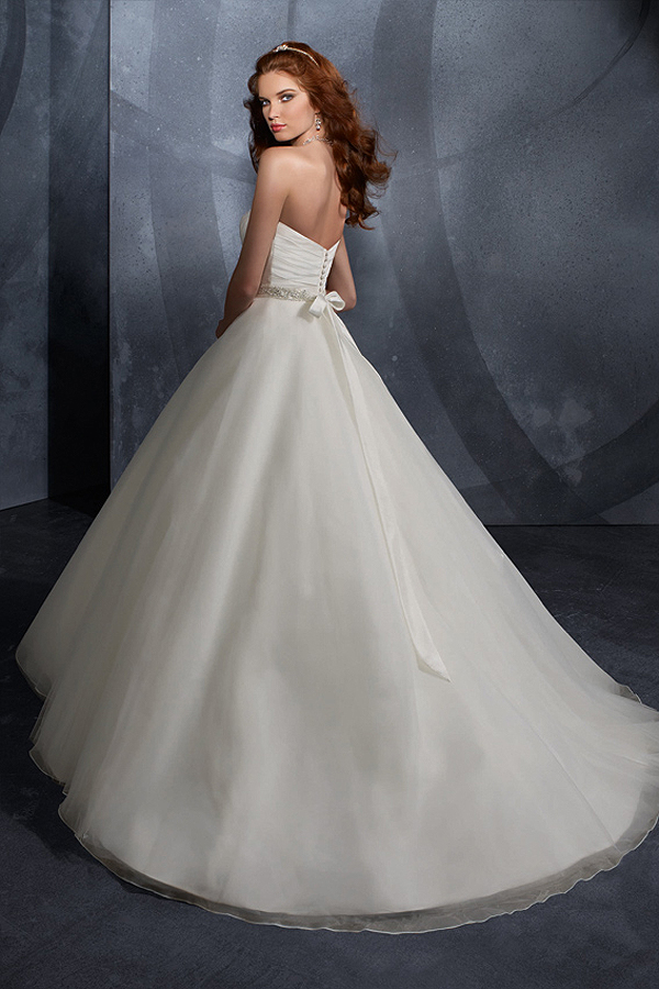 Court Train Organza Sweetheart Wedding Gown - Click Image to Close